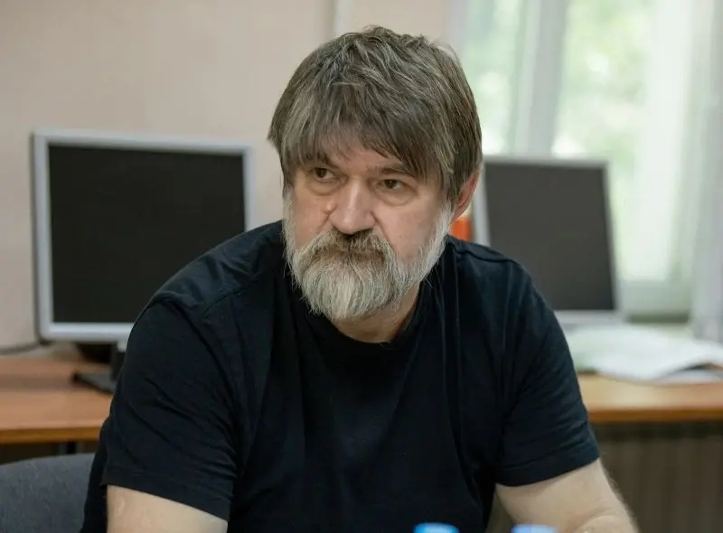 Михаил Попов